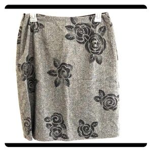 Wool Pencil skirt with 🌹
